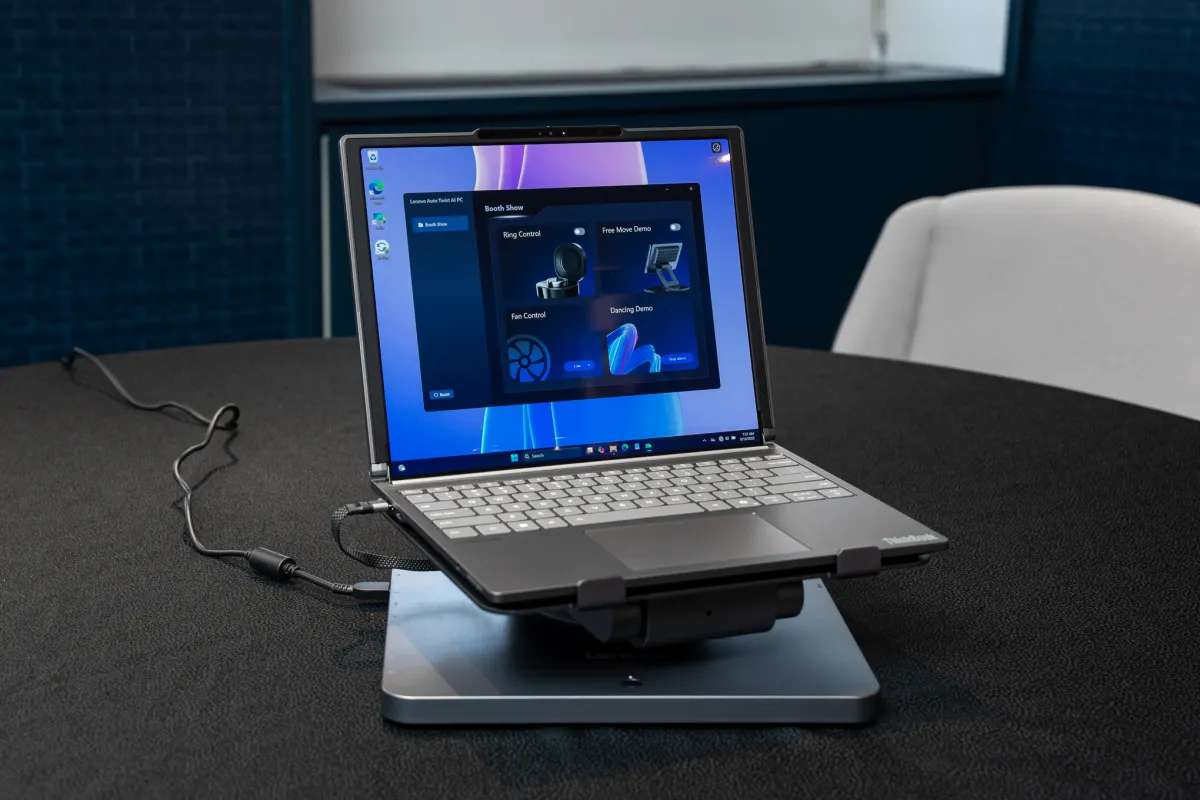 Подставка Lenovo может автоматически поднимать и наклонять ноутбук
